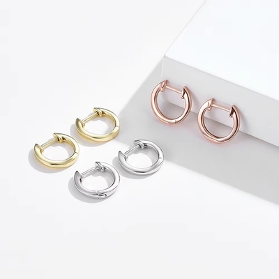 Ornamento Revestido de Ouro 925 Sterling Prata Manchote Ornamento Vermelho Anel Huggie Pequeno Stud Brincos Mulheres Joias