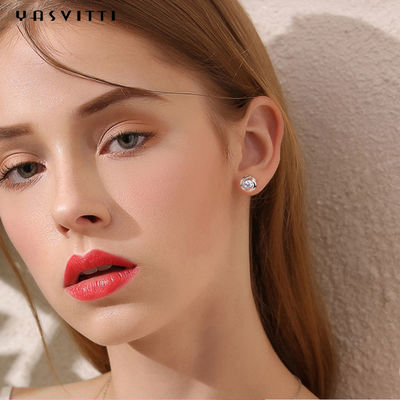 Trevo Diamond Stud Earrings de cristal de Lucky Flower Zircon