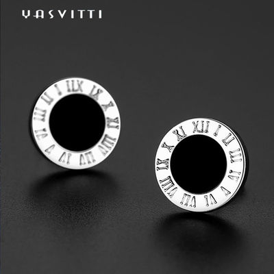 O preto redondo de aço inoxidável esmaltou Roman Numbers Stud Earrings