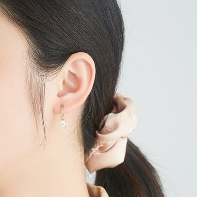 a platina dos grupos de 0.67in 2.2g Sterling Silver Jewelry chapeou os brincos de prata da agulha da CZ