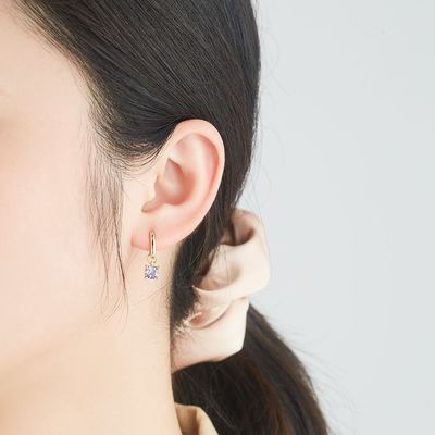 a platina dos grupos de 0.67in 2.2g Sterling Silver Jewelry chapeou os brincos de prata da agulha da CZ